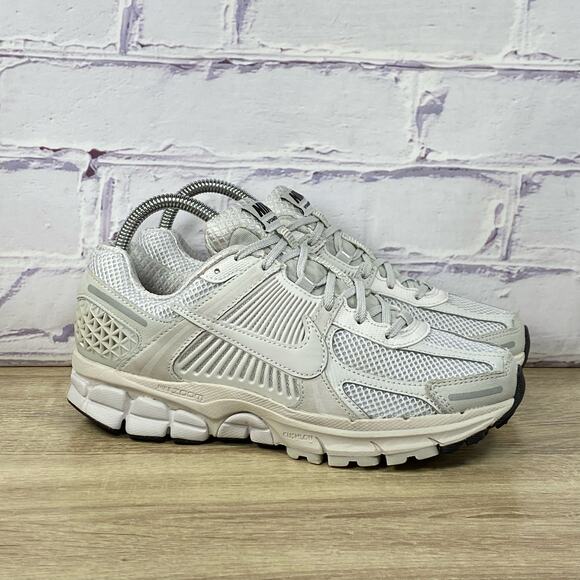 Nike Zoom Vomero 5 Vast Grey Women's Size 7.5 Running Shoes Sneakers FQ7079-100 - Picture 1 of 8